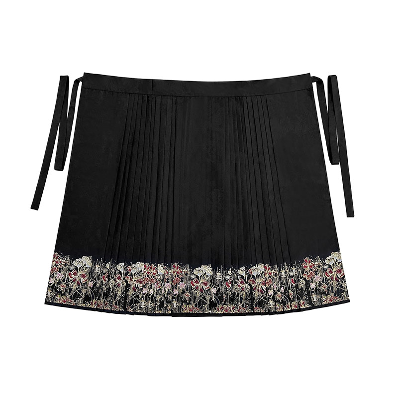 Black & Red Rose Mamian Skirt – Luxury Metallic Gold Thread Hanfu Horse Face Skirt - Image 8